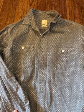 GAP Men's grey Button-Down Shirt with Micro Dot Pattern